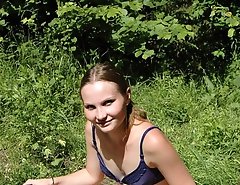 Teenage bikini babe pissing near the public beach