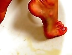 Teeny does shower masturbation and pees into bath