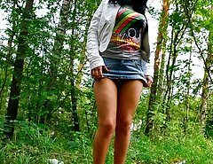 Bootylicious brunette takes a leak in public park